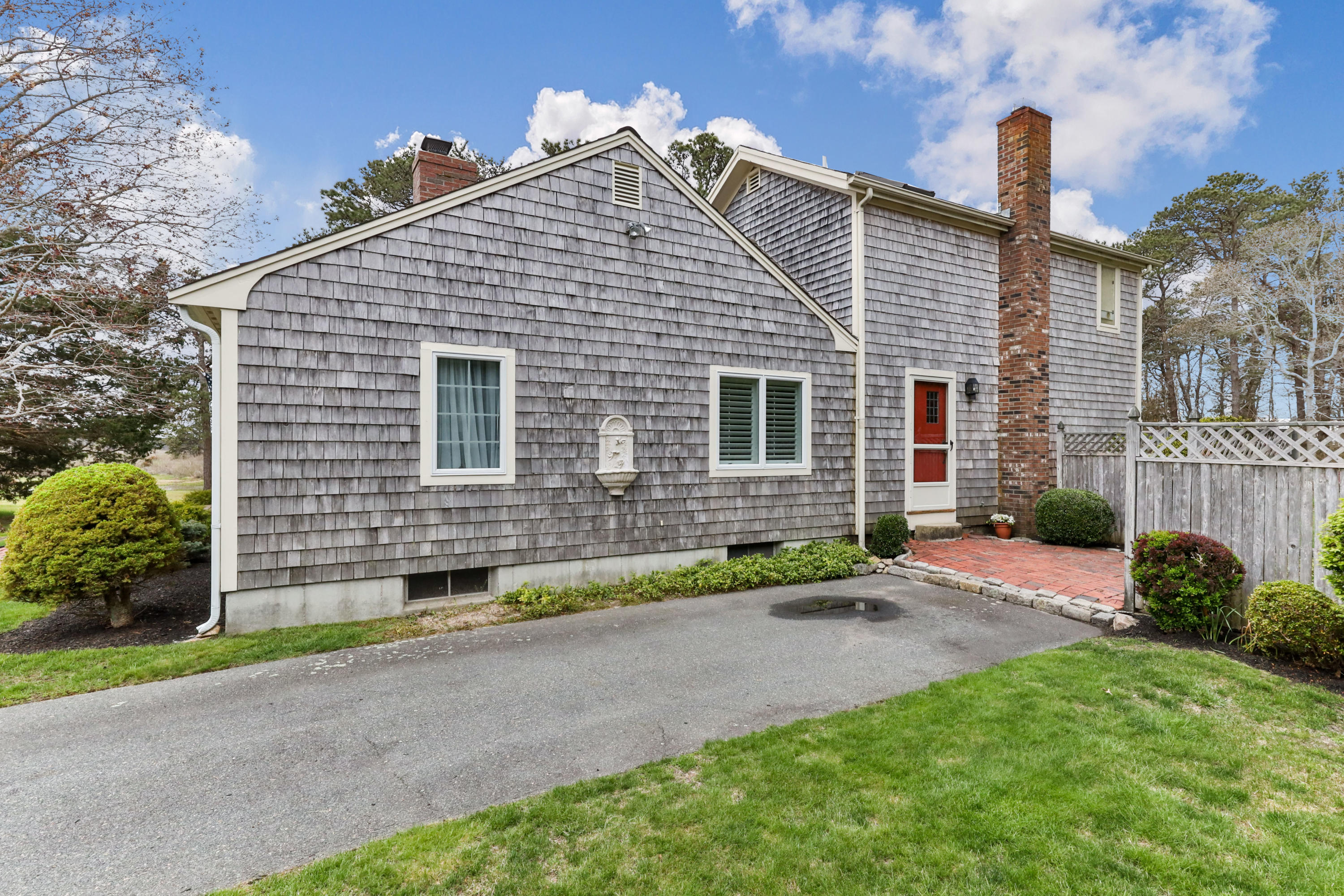 258 New Boston Road Dennis, MA 02638 - Photo 3 of 38 258NewLR-3