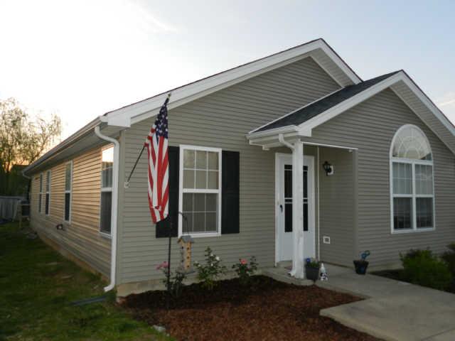 1515 Rochester Drive Murfreesboro, TN 37130 - Photo 3 of 9 This home is only minutes from MTSU, shopping and more.