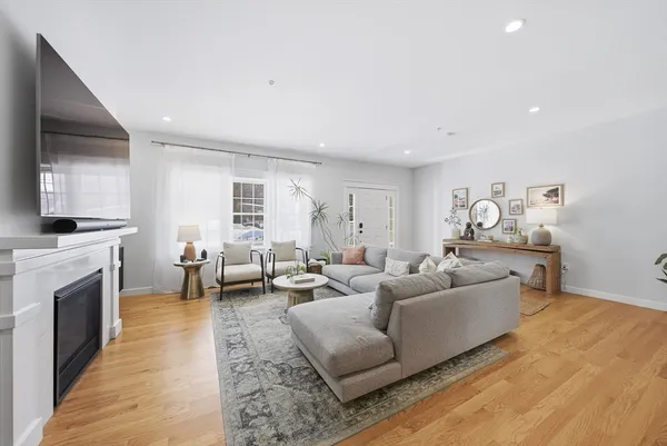 $799,900 | 184 Main Street, Unit 3, Acton, MA 01720