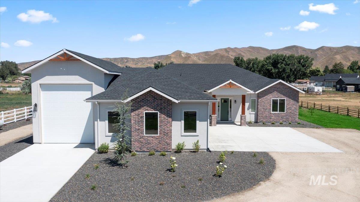 11 Corbett Road Emmett, ID 83617 - Photo 1 of 36 Photo Similar
