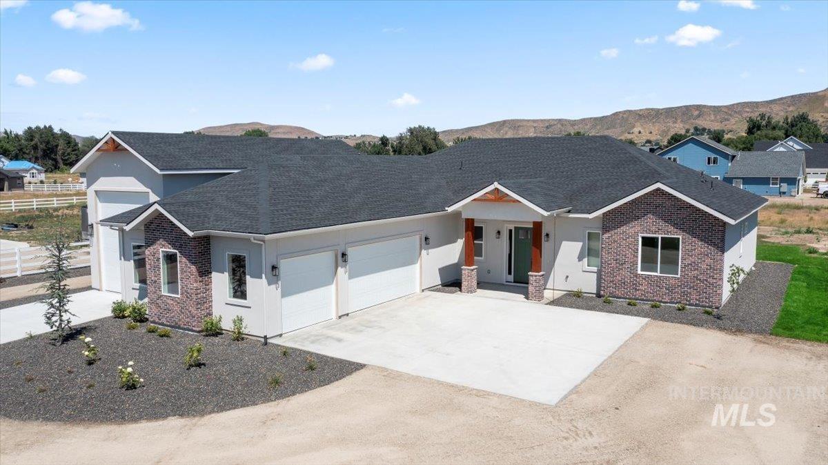 11 Corbett Road Emmett, ID 83617 - Photo 2 of 36 Photo Similar