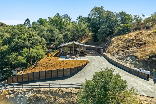 a top view of a house with a yard