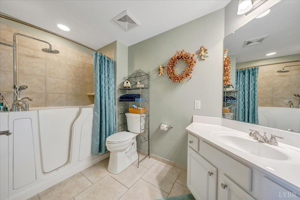 100 Bridgewater Pointe Place, Unit 403 Moneta, VA 24121 - Photo 15 of 16