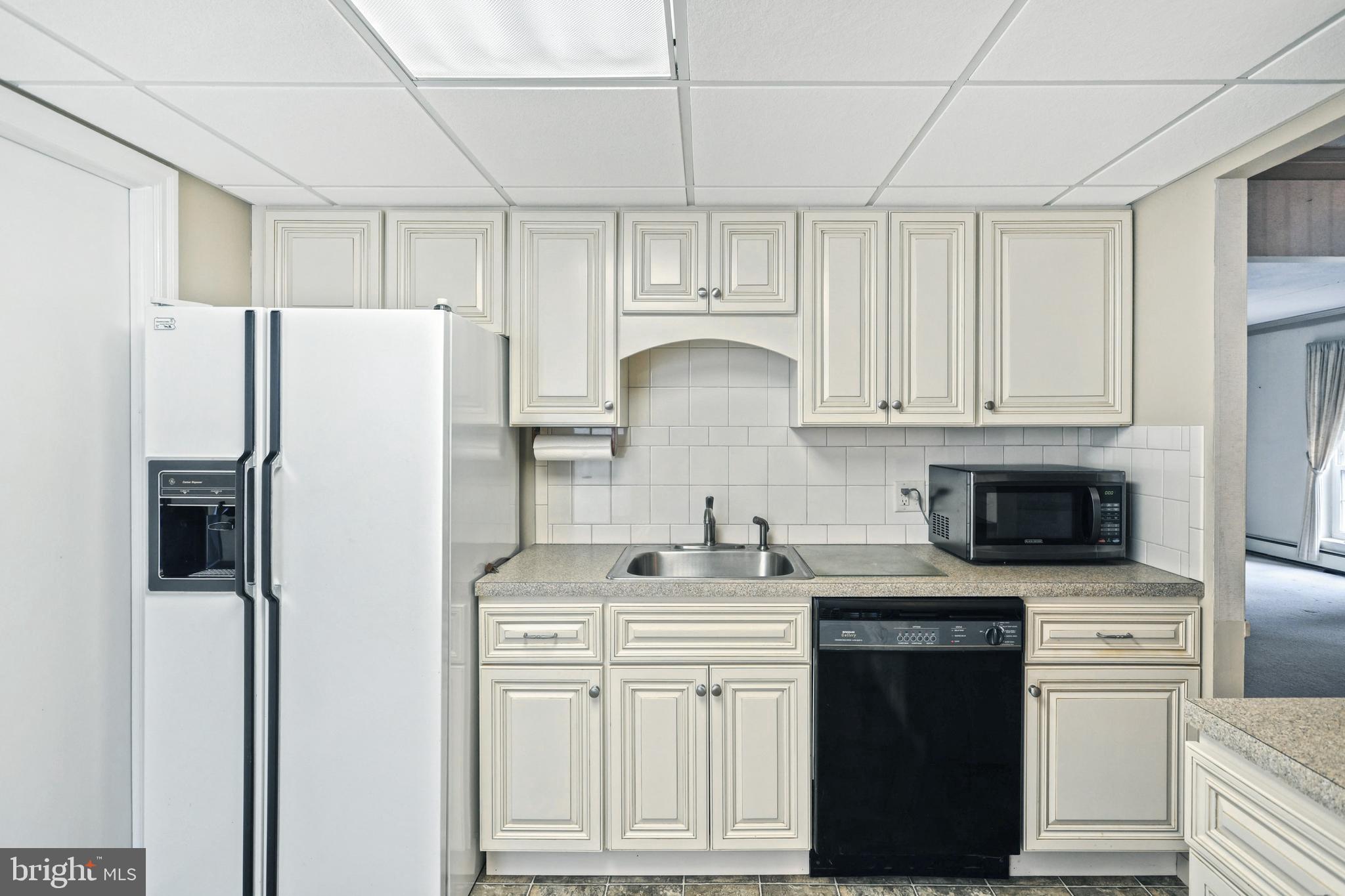 1000 Country Club Road, Unit 13 York, PA 17403 - Photo 12 of 24 Kitchen cabinets were new in 2012