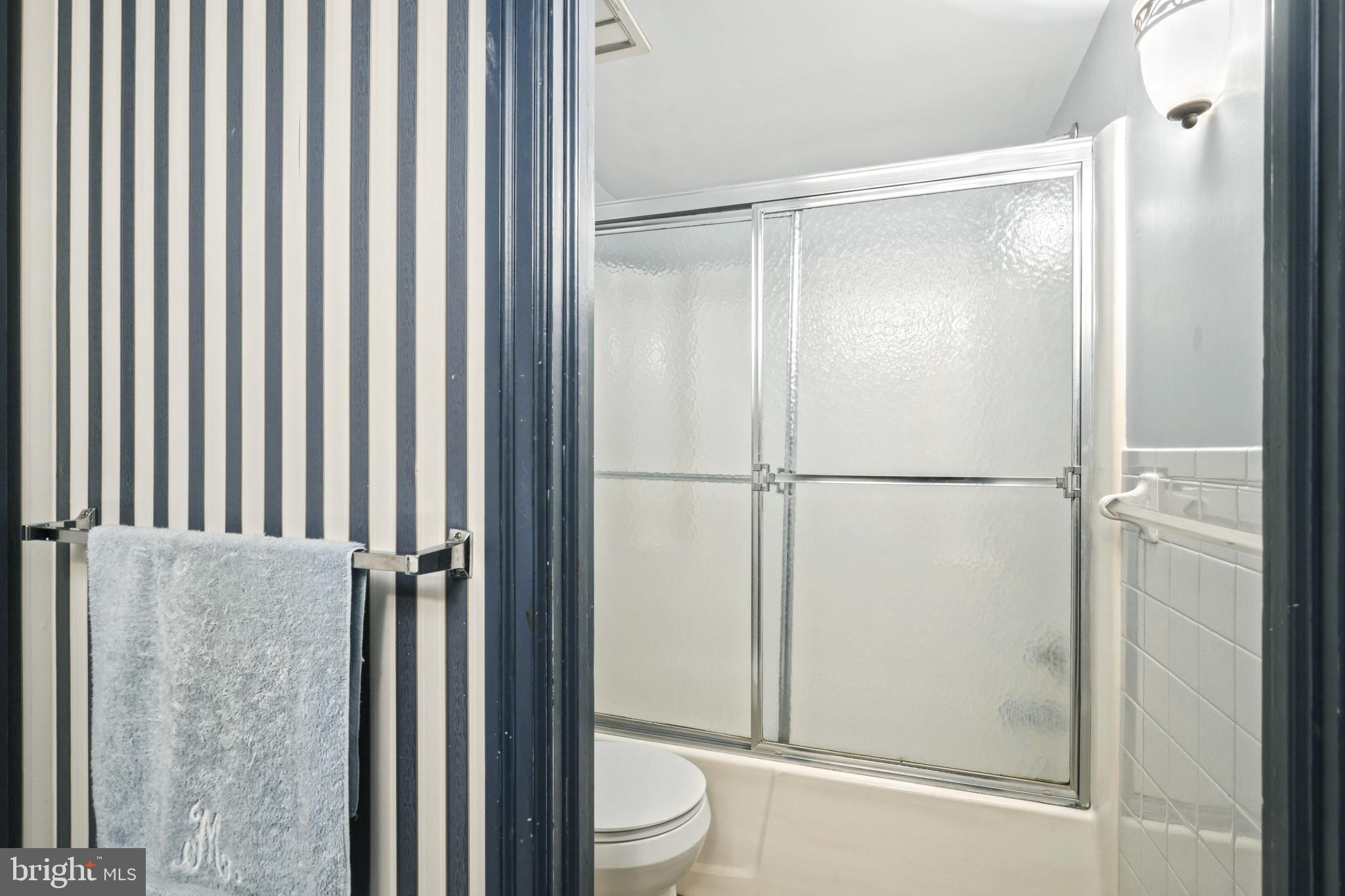 1000 Country Club Road, Unit 13 York, PA 17403 - Photo 18 of 24 Tub/Shower
