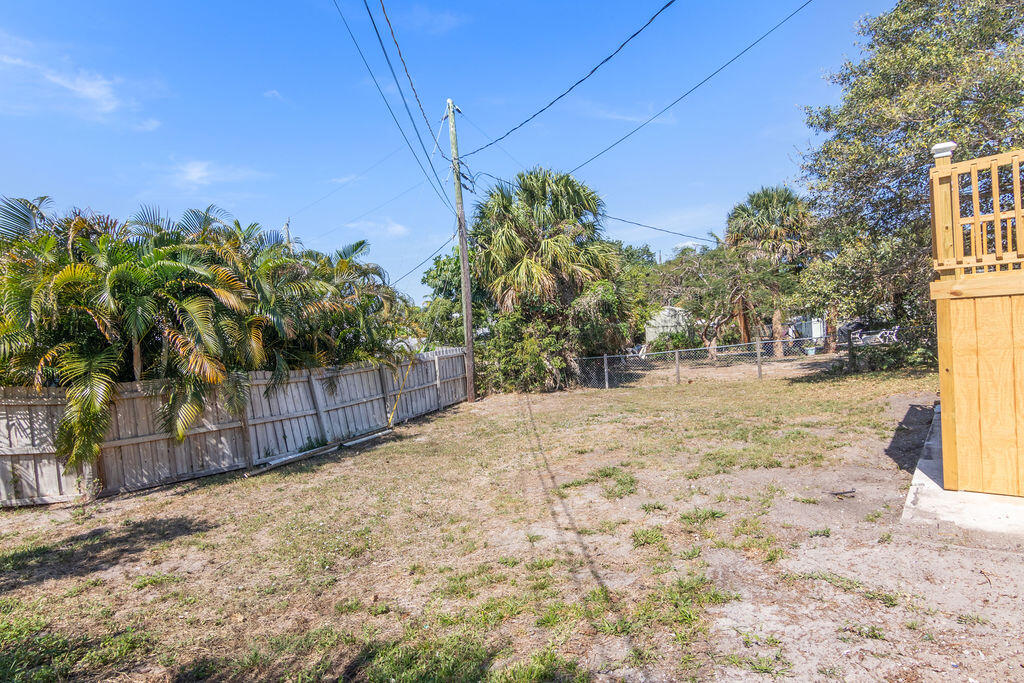 1978 Northeast Ridge Avenue Jensen Beach, FL 34957 - Photo 26 of 39 IMG_0017