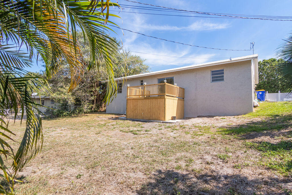 1978 Northeast Ridge Avenue Jensen Beach, FL 34957 - Photo 27 of 39 IMG_0018