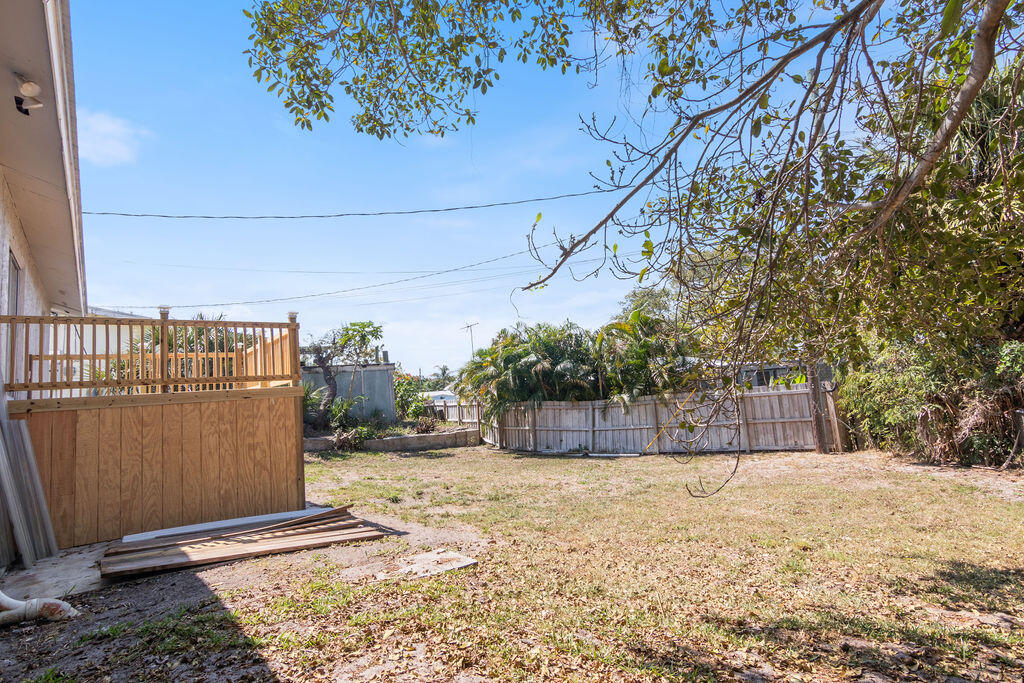 1978 Northeast Ridge Avenue Jensen Beach, FL 34957 - Photo 29 of 39 IMG_0021