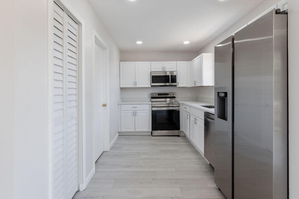 1978 Northeast Ridge Avenue Jensen Beach, FL 34957 - Photo 4 of 39 IMG_0039