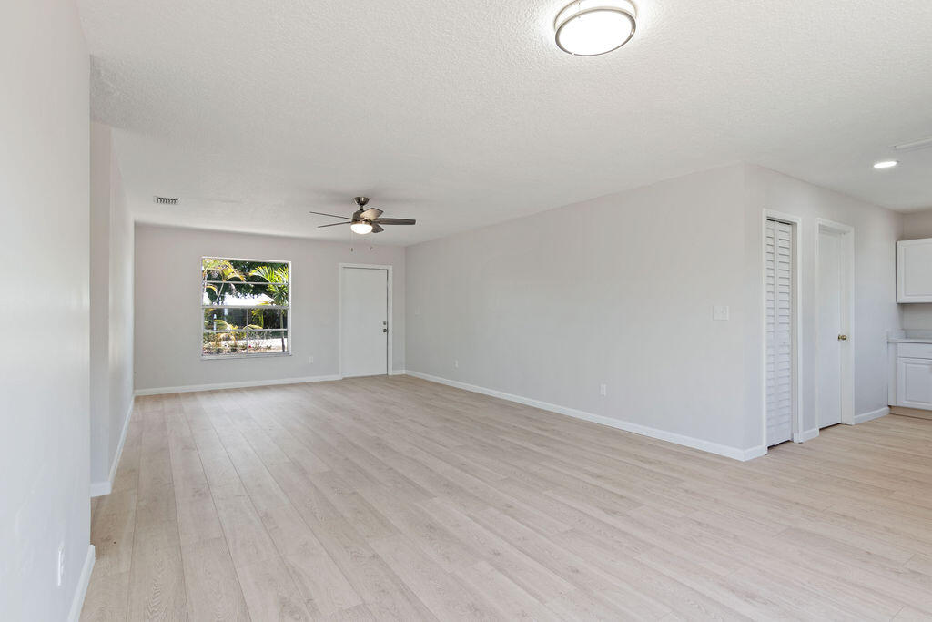 1978 Northeast Ridge Avenue Jensen Beach, FL 34957 - Photo 7 of 39 IMG_0033