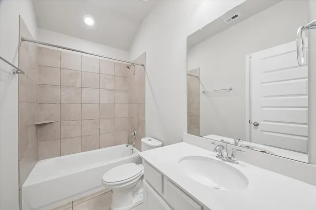 $2,400 | 10008 Deussen Lane, Texas City, TX 77591