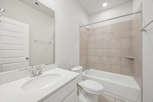 $2,400 | 10008 Deussen Lane, Texas City, TX 77591