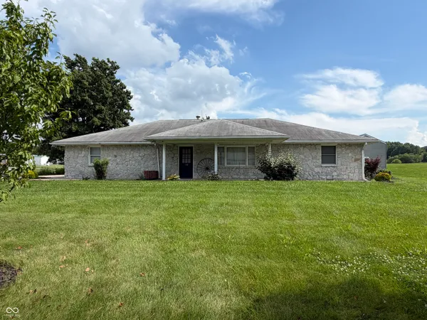 $229,900 | 106 East 14th Street, Clay City, IN 47841