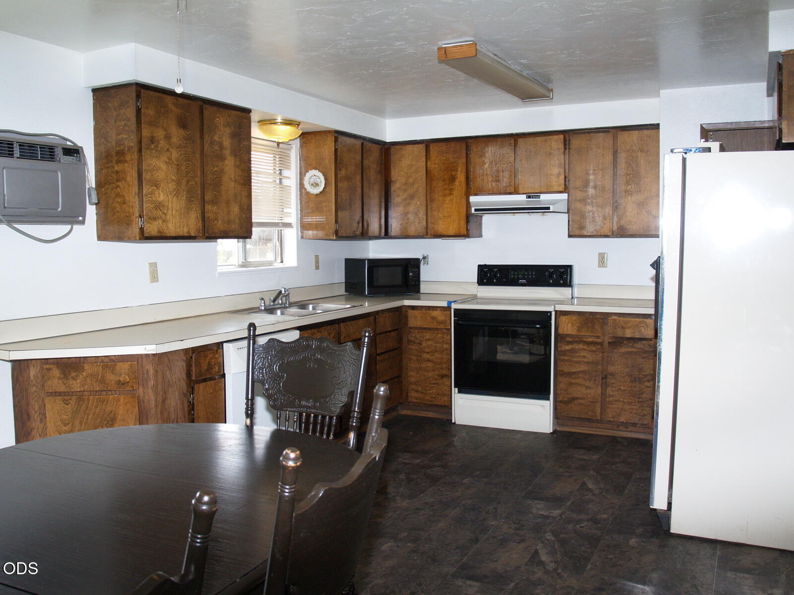 1713 Southwest Lava Avenue Redmond, OR 97756 - Photo 3 of 12