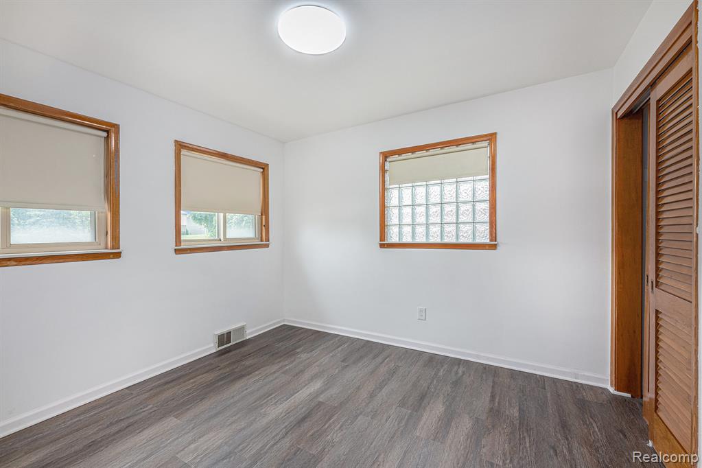 5239 East Thirteen Mile Road Warren, MI 48092 - Photo 8 of 16