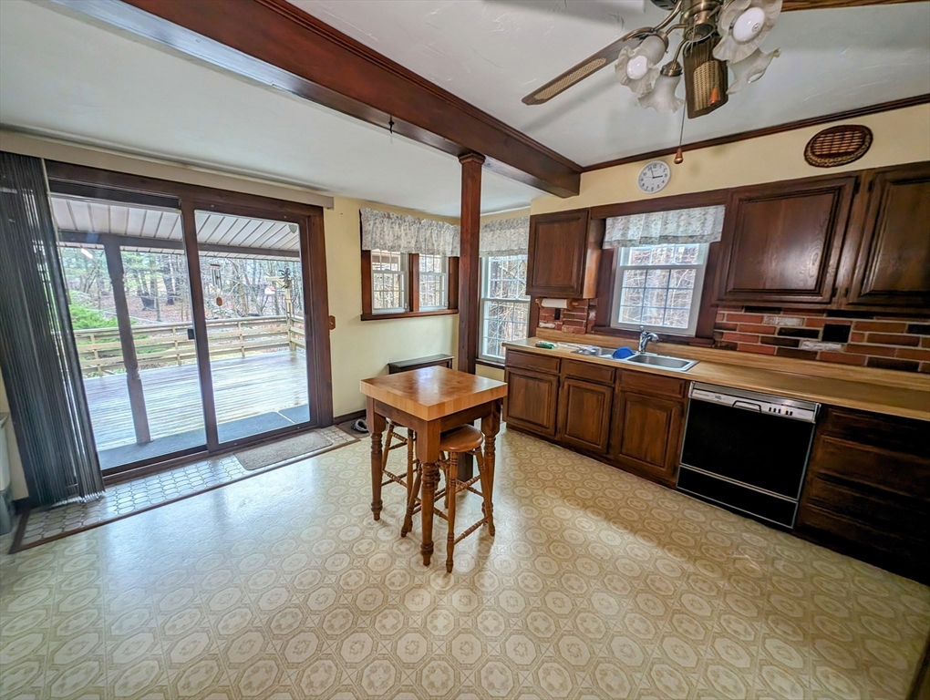 189 Old Worcester Road Charlton, MA 01507 - Photo 5 of 40 Gallery Image 5