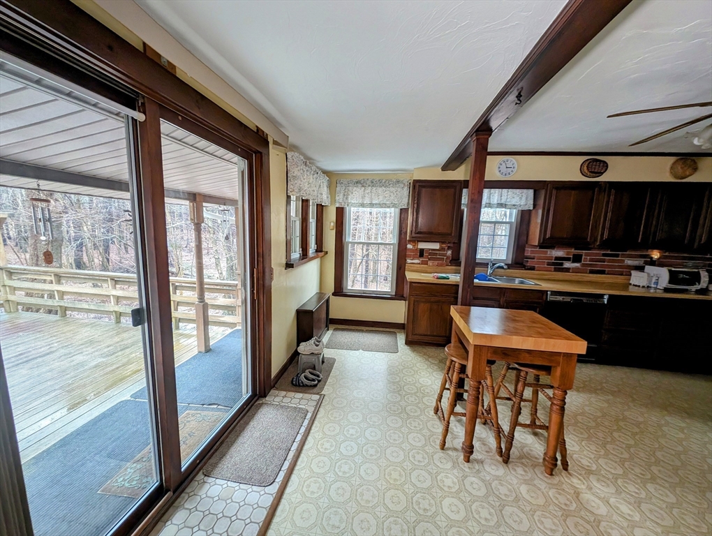 189 Old Worcester Road Charlton, MA 01507 - Photo 9 of 40 Gallery Image 9