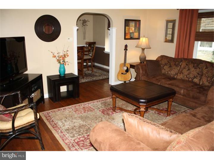 420 Maplewood Road Springfield, PA 19064 - Photo 7 of 20 Family Room