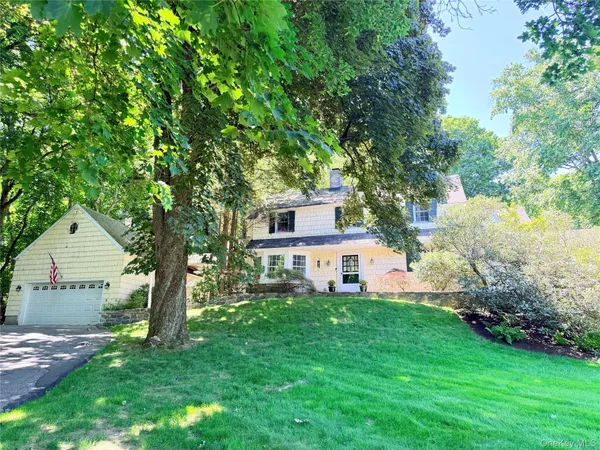 $1,100,000 | 2 Turner Drive, Chappaqua, NY 10514