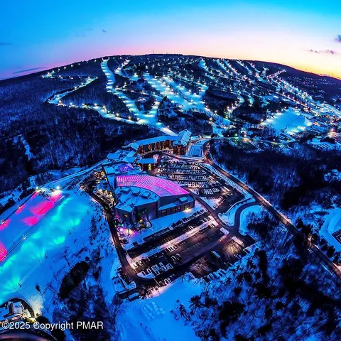 a view of an outdoor space