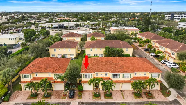 an aerial view of residential houses and lake view