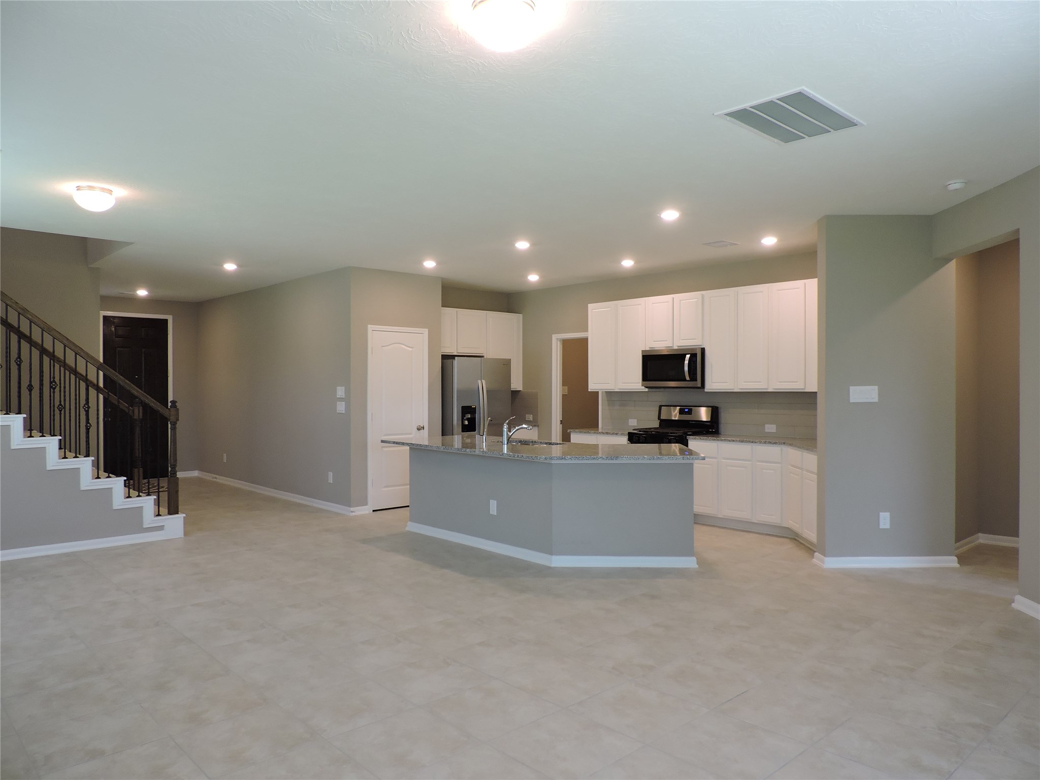 1102 Upton Court Conroe, TX 77304 - Photo 10 of 30