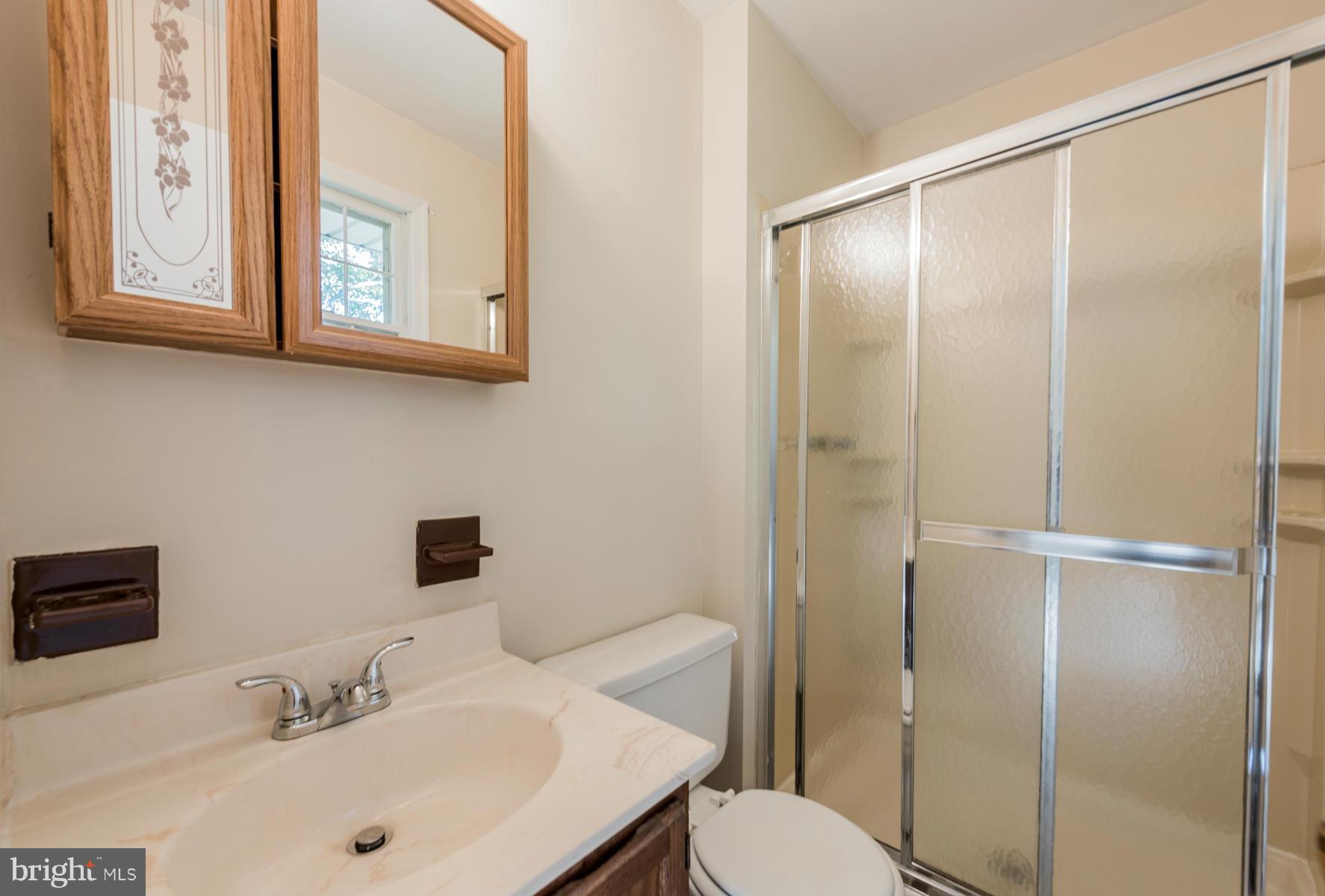 5926 Meadow Road Baltimore, MD 21206 - Photo 18 of 30 Bath (Master)