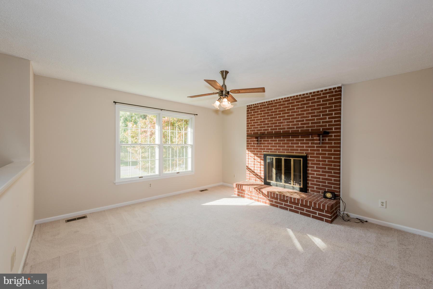 5926 Meadow Road Baltimore, MD 21206 - Photo 3 of 30 Living Room