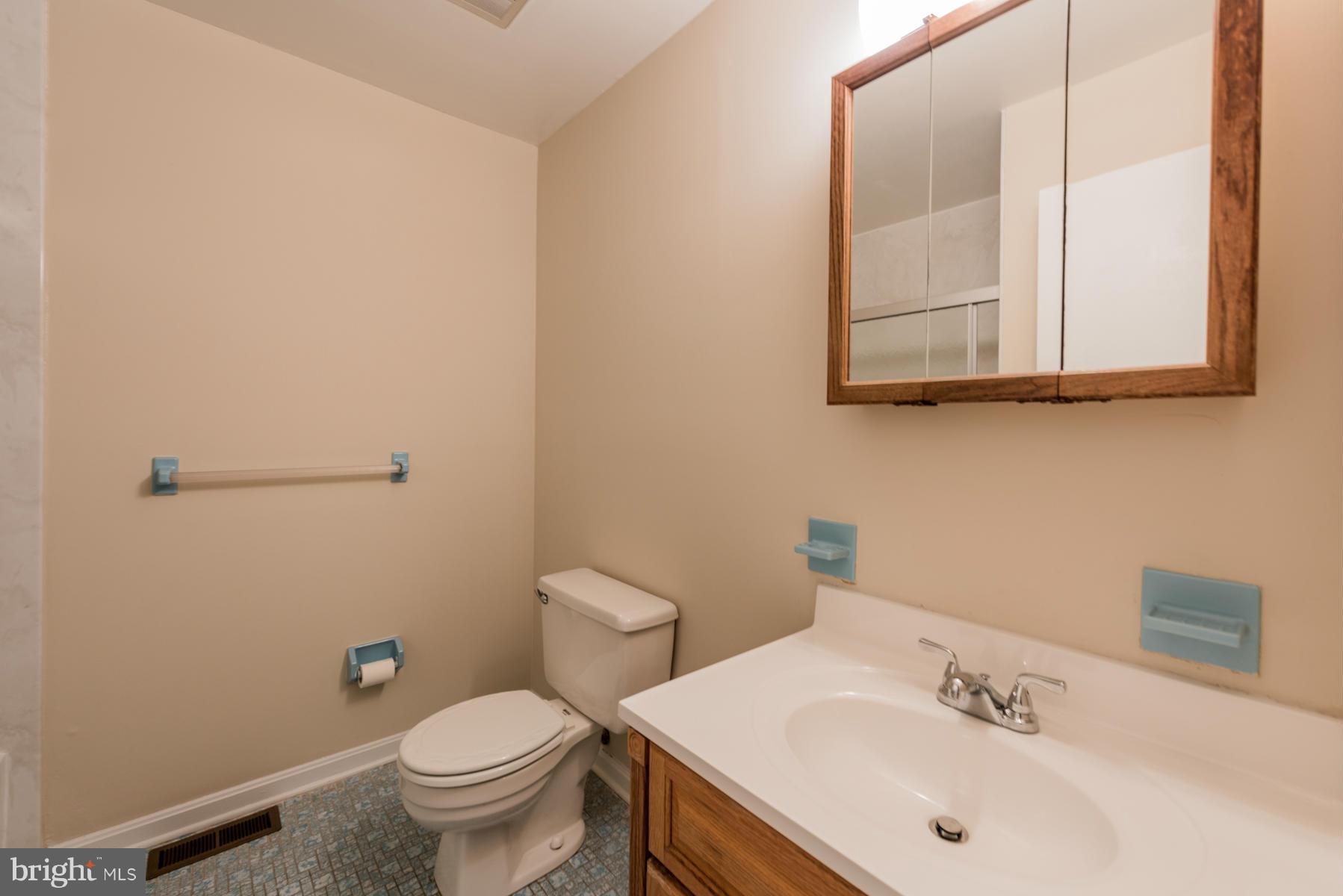 5926 Meadow Road Baltimore, MD 21206 - Photo 23 of 30 Bath