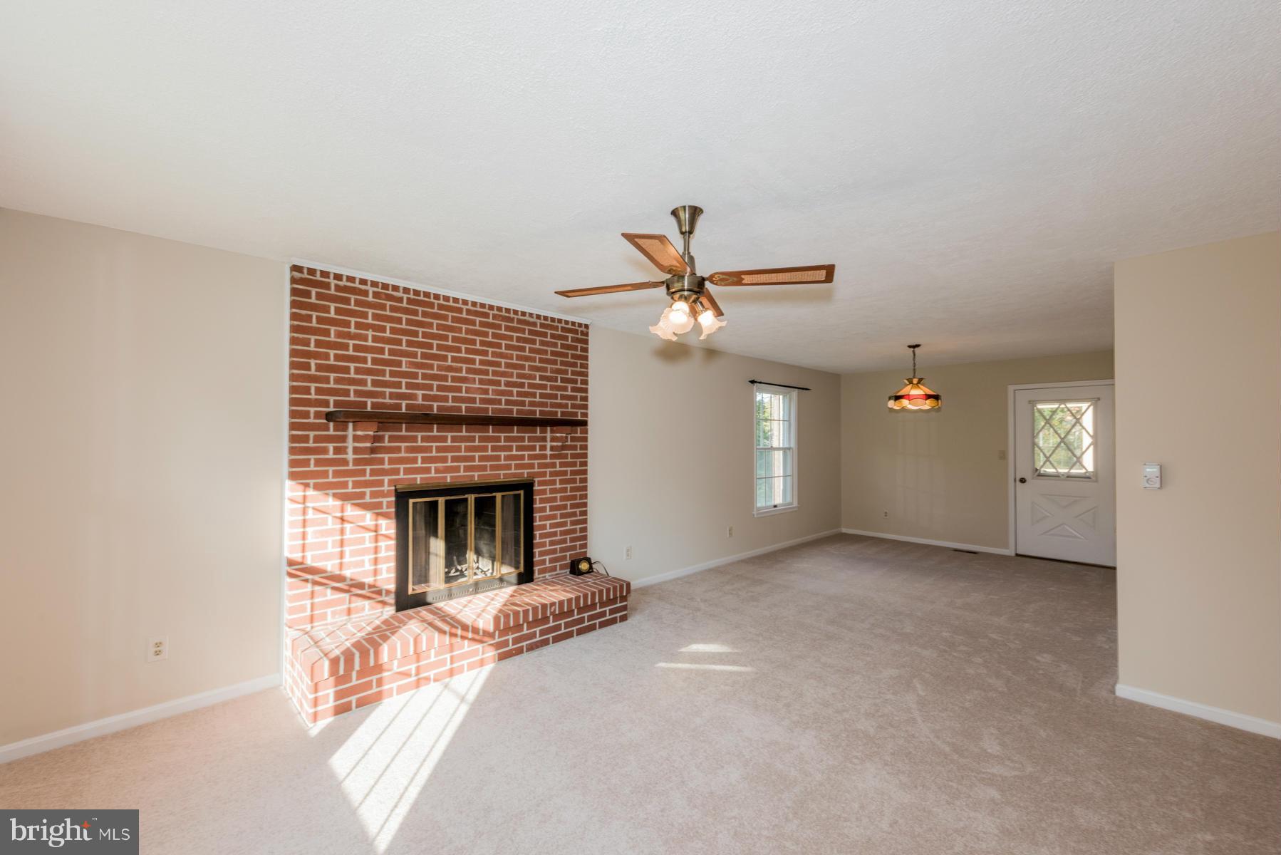 5926 Meadow Road Baltimore, MD 21206 - Photo 4 of 30 Living Room