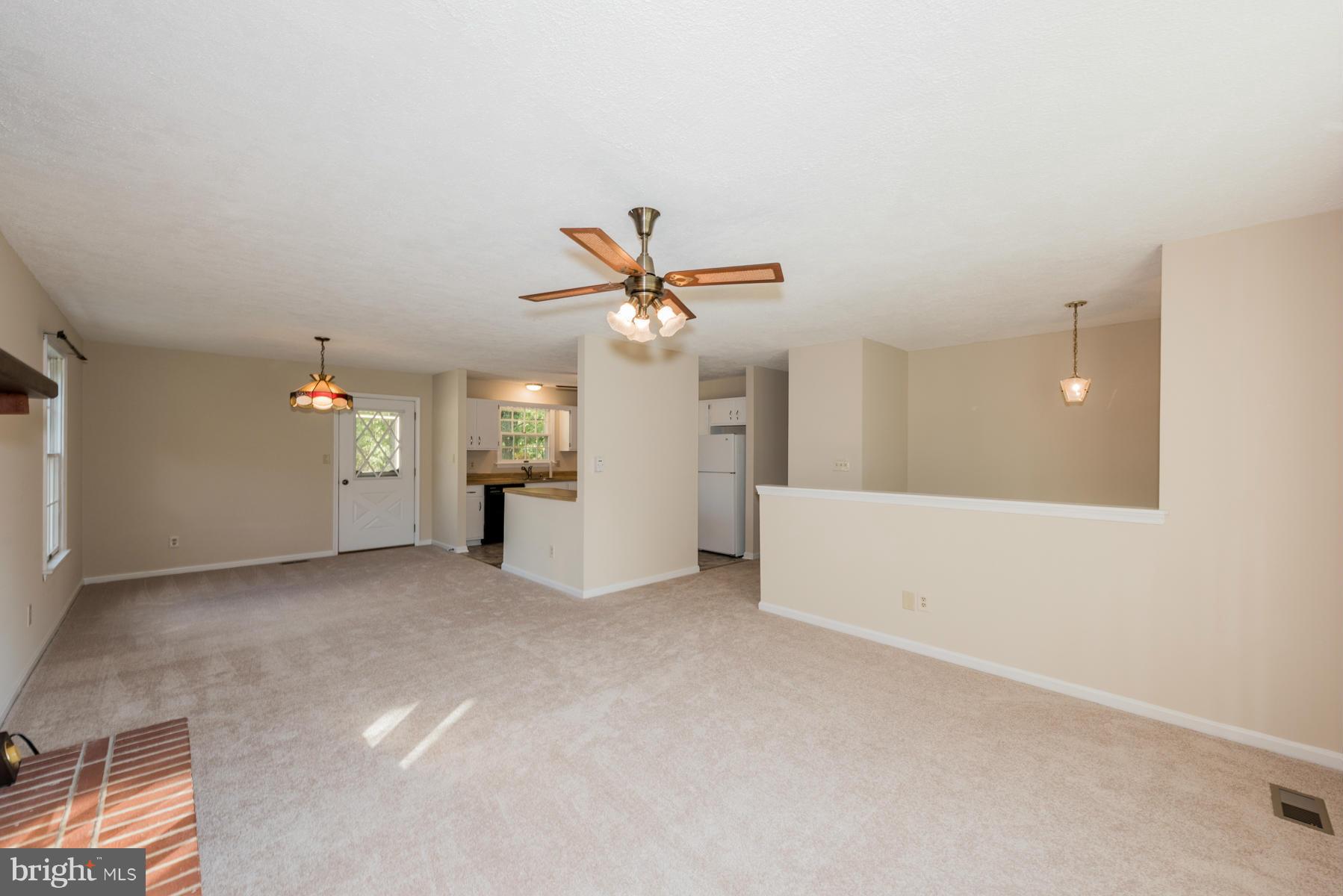 5926 Meadow Road Baltimore, MD 21206 - Photo 5 of 30 Living Room