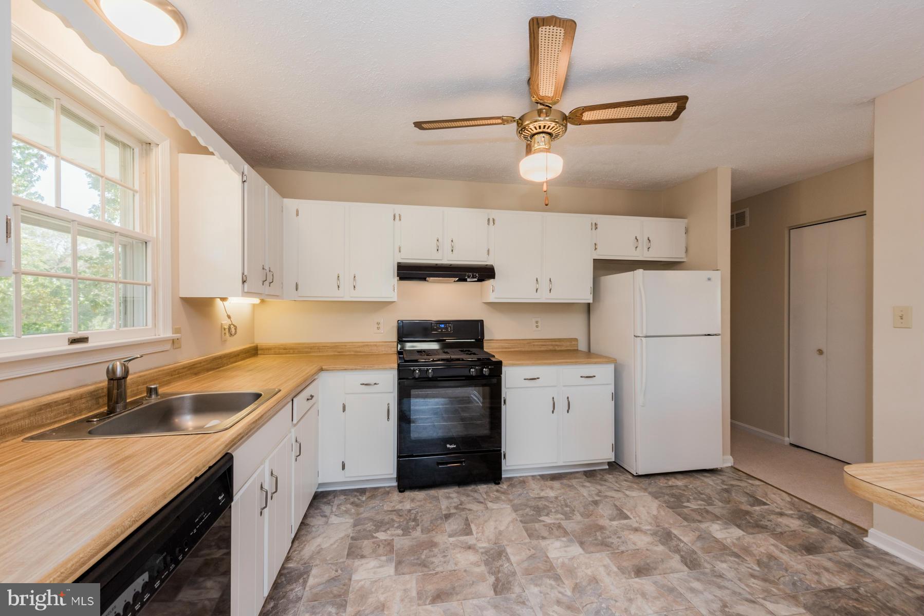 5926 Meadow Road Baltimore, MD 21206 - Photo 9 of 30 Kitchen