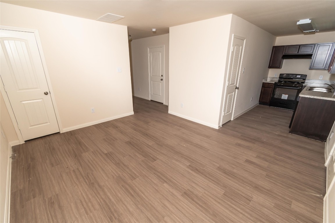 4259 Silver Ranch Road Houston, TX 77014 - Photo 4 of 9 Photos may be representative of the floor plan and not the exact home. Finishes, layout, and features of the actual property for lease may vary.