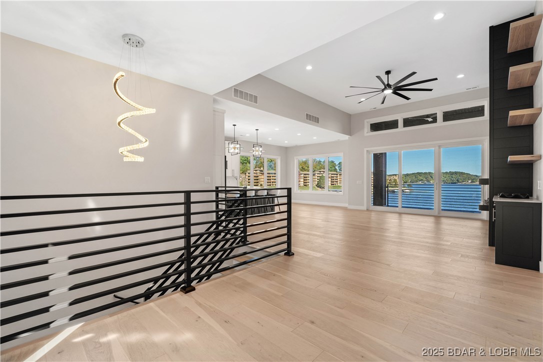 439 Red Bud Road Lake Ozark, MO 65049 - Photo 5 of 42 Entryway