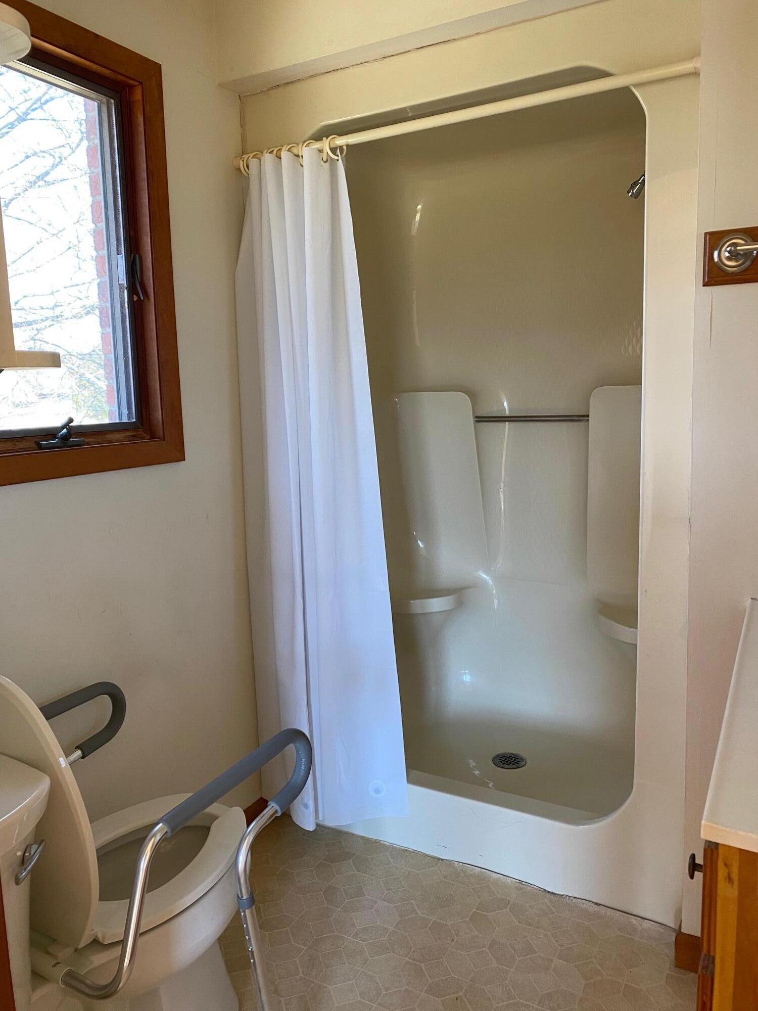 535 Cocke County Road Greeneville, TN 37743 - Photo 23 of 54 McClure Master Bathroom