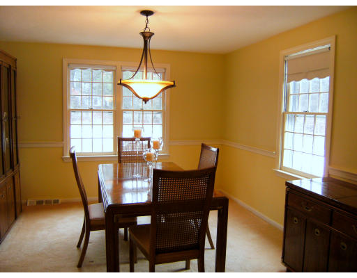 19 Pilgrim Road Holliston, MA 01746 - Photo 4 of 14 Gallery Image 4