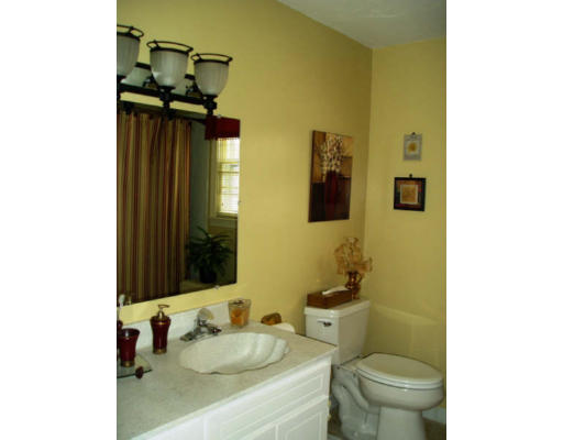19 Pilgrim Road Holliston, MA 01746 - Photo 10 of 14 Gallery Image 10