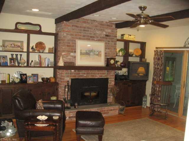 105 Coppermine Road Farmington, CT 06032 - Photo 1 of 1 Living Room.