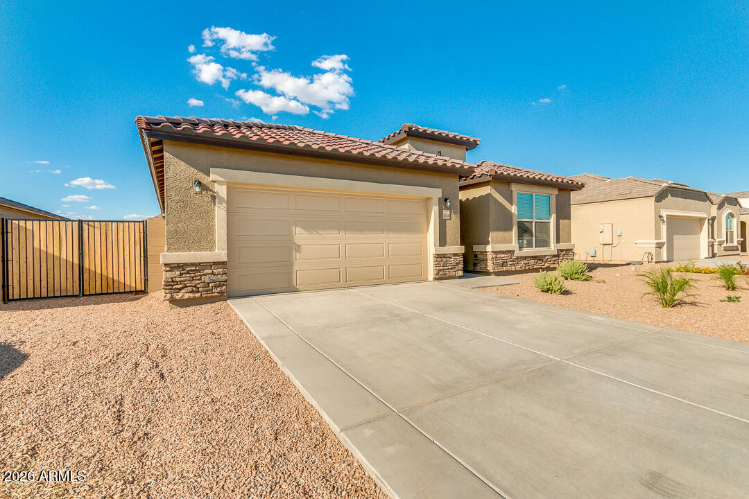 13634 West Briles Road Peoria, AZ 85383 - Photo 2 of 36 03-Briles