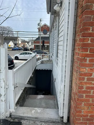 a view of entryway and kitchen
