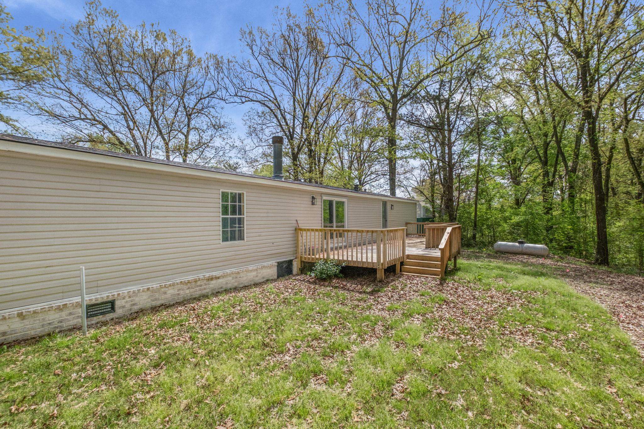145 Walnut Bend Road Arlington, TN 38002 - Photo 22 of 30 a backyard of a house with table and chairs