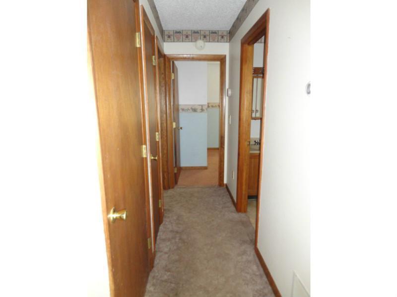 87 Stone Road Vassalboro, ME 04989 - Photo 14 of 16 Hallway.