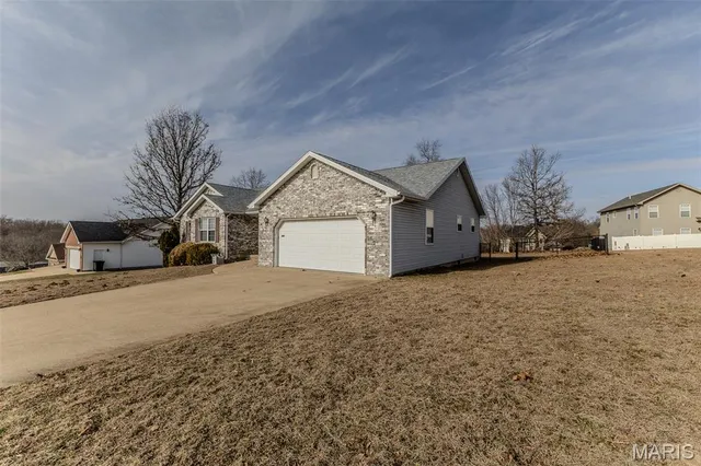 $260,000 | 105 Oak Court, St. Robert, MO 65584