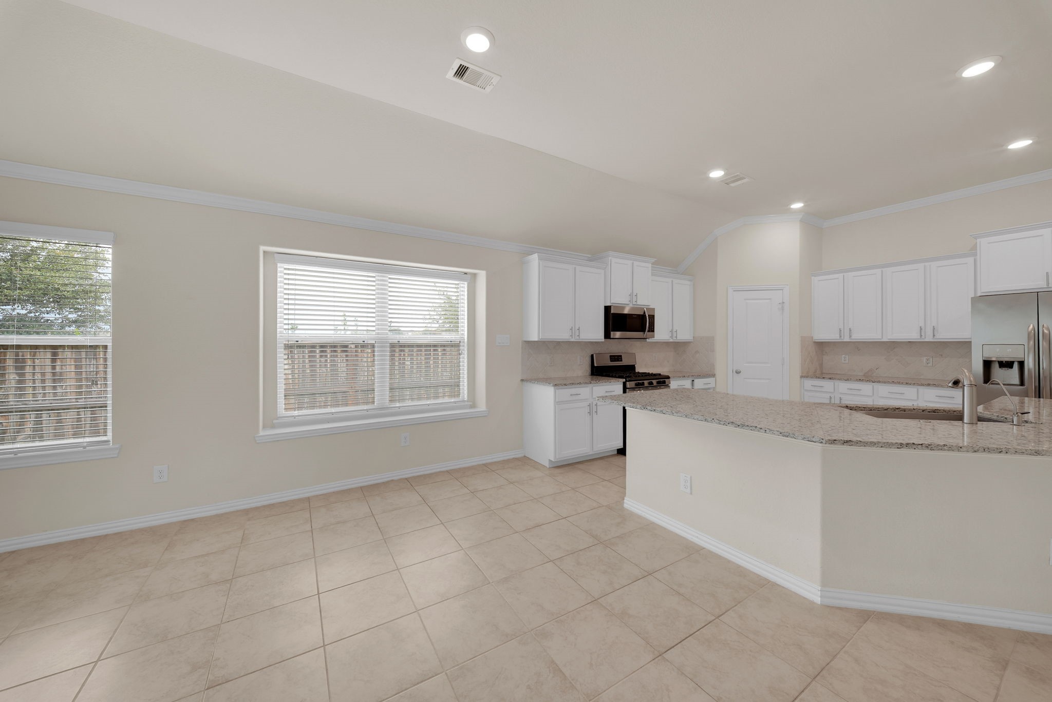 5002 Naples Grove Lane Rosharon, TX 77583 - Photo 5 of 31 Gallery Image 5