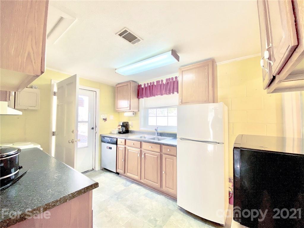 2728 Pax Hill Road Morganton, NC 28655 - Photo 7 of 33 Gallery Image 7