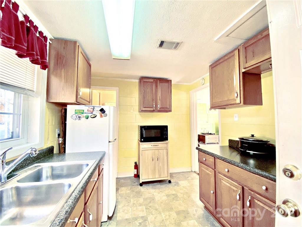 2728 Pax Hill Road Morganton, NC 28655 - Photo 8 of 33 Gallery Image 8