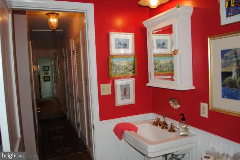 1015 Poplar Hill Road Baltimore, MD 21210 - Photo 11 of 29 Bath
