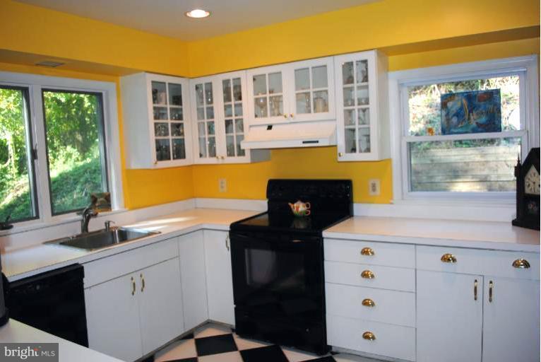 1015 Poplar Hill Road Baltimore, MD 21210 - Photo 29 of 29 Kitchen