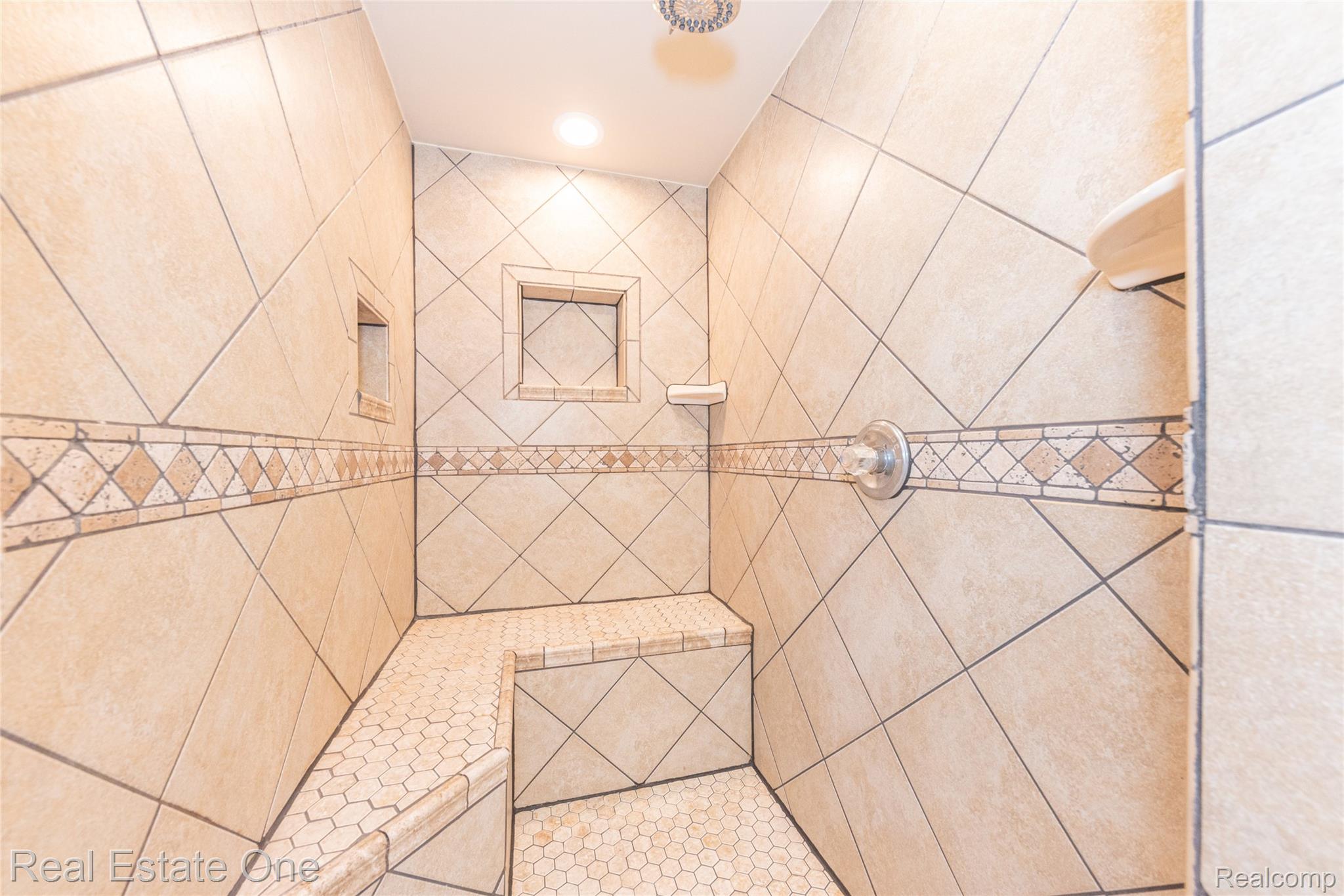 912 North Wixom Road Wixom, MI 48393 - Photo 25 of 49 037_27.jpg