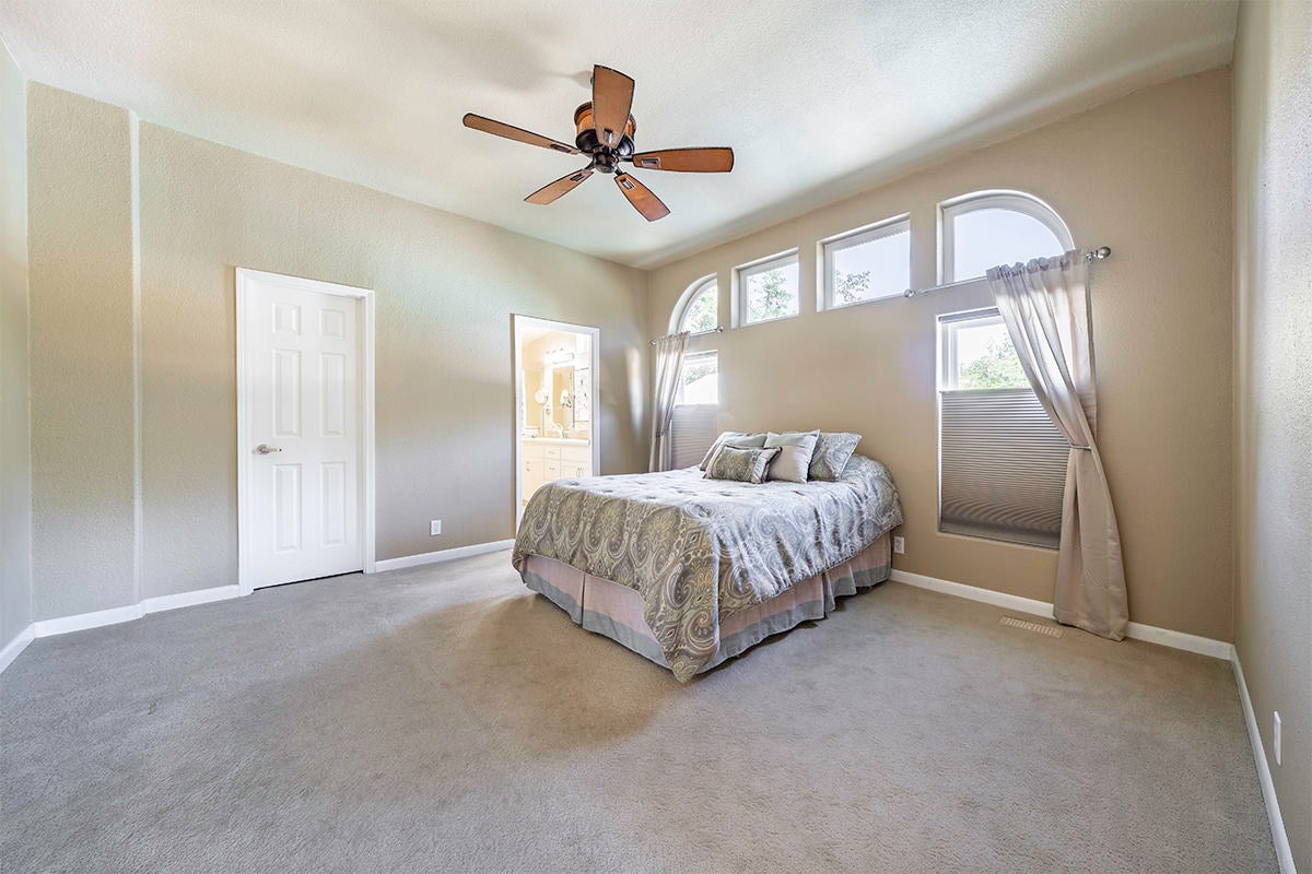2010 Stewart Road Grants Pass, OR 97526 - Photo 9 of 32 Primary Bedroom